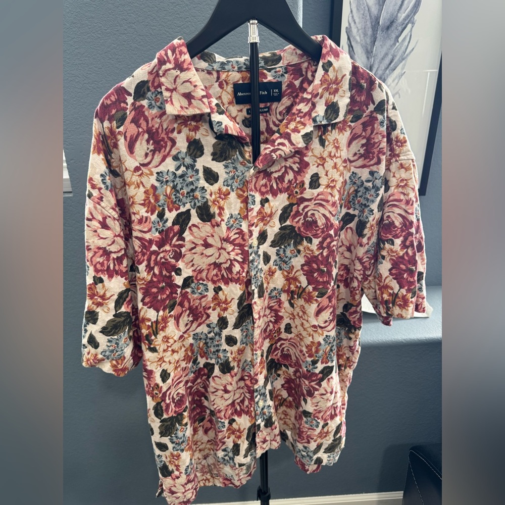Abercrombie & Fitch Floral Button-Down Shirt in Cream, Burgundy, Green